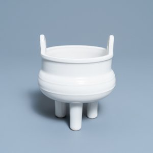 Een Chinese Dehua blanc de Chine driepotige wierookbrander, 18e eeuw — foto 7