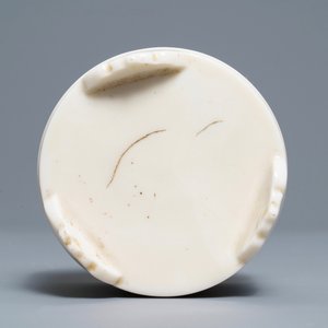 Een Chinese Dehua blanc de Chine driepotige wierookbrander, 19/20e eeuw — foto 7