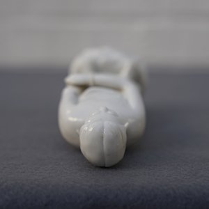 Een Chinese Dehua blanc de Chine figuur van 'Adam', Kangxi — foto 11