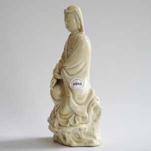 Een Chinese Dehua blanc de Chine figuur van Guanyin, 18e eeuw — foto 7