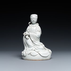 Een Chinese Dehua blanc de Chine figuur van Guanyin, 19/20e eeuw — foto 1