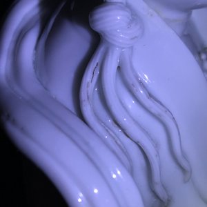 Een Chinese Dehua blanc de Chine figuur van Guanyin, 19e eeuw — foto 16