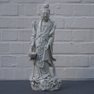 Een Chinese Dehua blanc de Chine figuur van Guanyin, 19e eeuw — foto 8