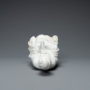 Een Chinese Dehua blanc de Chine figuur van Guanyin, Boji Yuren merk, 18/19e eeuw — foto 6
