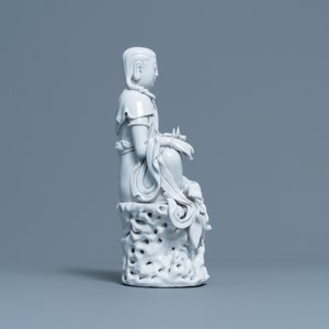 Een Chinese Dehua blanc de Chine figuur van Guanyin, He Chaozong merk, 20e eeuw — foto 3