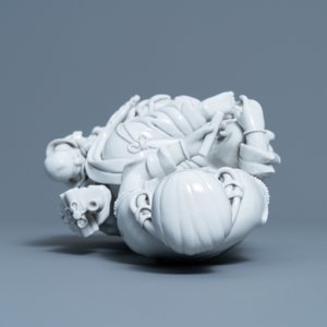 Een Chinese Dehua blanc de Chine figuur van Guanyin, He Chaozong merk, 20e eeuw — foto 6