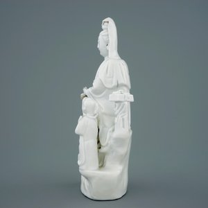 Een Chinese Dehua blanc de Chine figuur van Guanyin met kind, 18/19e eeuw — foto 3
