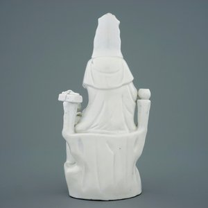 Een Chinese Dehua blanc de Chine figuur van Guanyin met kind, 18/19e eeuw — foto 4