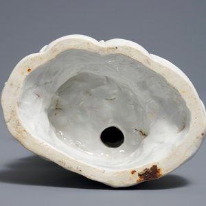 Een Chinese Dehua blanc de Chine figuur van Liu Hai met de pad, gemerkt voor Xie Bamboo, begin 19e eeuw — foto 6