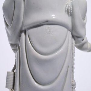 Een Chinese Dehua blanc de Chine figuur van Liu Hai met de pad, gemerkt voor Xie Bamboo, begin 19e eeuw — foto 6