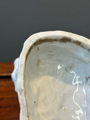 Een Chinese Dehua blanc de Chine groep met Guandi te paard naast twee dienaren, Kangxi — foto 16