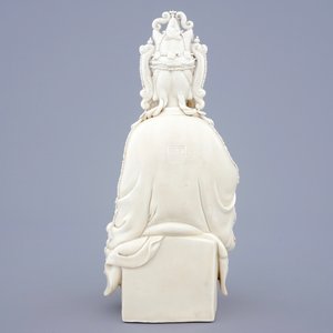 Een Chinese Dehua blanc de Chine Guanyin in de stijl van He Chaozong, 19/20e eeuw — foto 4