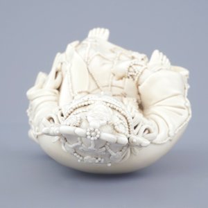 Een Chinese Dehua blanc de Chine Guanyin in de stijl van He Chaozong, 19/20e eeuw — foto 6