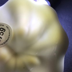 Een Chinese Dehua blanc de Chine lotusbladvormige penselenwasser op sokkel, Kangxi — foto 13