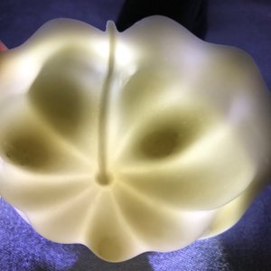 Een Chinese Dehua blanc de Chine lotusbladvormige penselenwasser op sokkel, Kangxi — foto 10