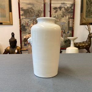 Een Chinese Dehua blanc de Chine rouleau vaas, Kangxi — foto 10