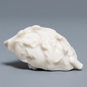 Een Chinese Dehua blanc de Chine waterdruppelaar met een kreeft in een artemisiablad, Kangxi — foto 9