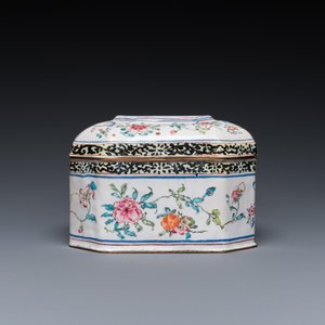 Een Chinese dekseldoos in Canton email met floraal decor, Yongzheng/Qianlong — foto 2