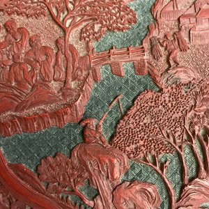 Een Chinese dekseldoos in rood en zwart lakwerk met figuren in een landschap, 19e eeuw — foto 16