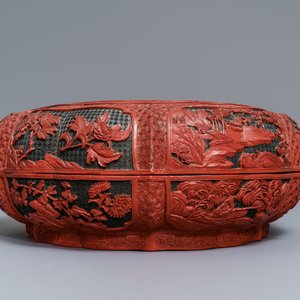 Een Chinese dekseldoos in rood en zwart lakwerk met figuren in een landschap, 19e eeuw — foto 5