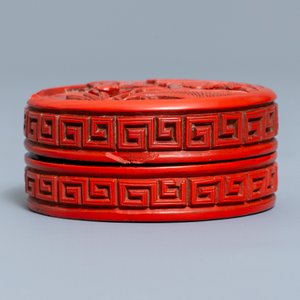 Een Chinese dekseldoos in rood lakwerk, 18/19e eeuw — foto 4