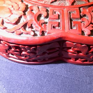 Een Chinese dekseldoos in rood lakwerk, Wanli merk, 18/19e eeuw — foto 9