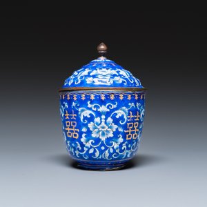 Een Chinese dekselkom op onderschotel in Canton email met blauwe fondkleur, Qianlong — foto 6