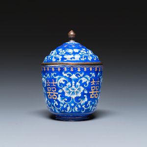 Een Chinese dekselkom op onderschotel in Canton email met blauwe fondkleur, Qianlong — foto 7