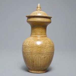 Een Chinese dekselurne met onderglazuur decor, Song of later — foto 3