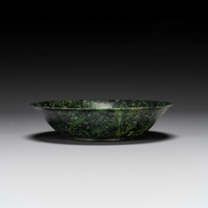 Een Chinese donkergroene jade kom, 18e eeuw — foto 4