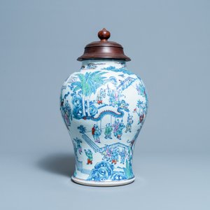 Een Chinese doucai '100 jongens' vaas, Yongzheng/Qianlong — foto 11