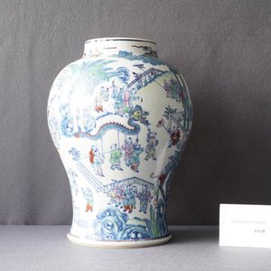 Een Chinese doucai '100 jongens' vaas, Yongzheng/Qianlong — foto 12
