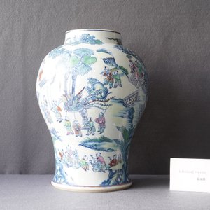 Een Chinese doucai '100 jongens' vaas, Yongzheng/Qianlong — foto 13