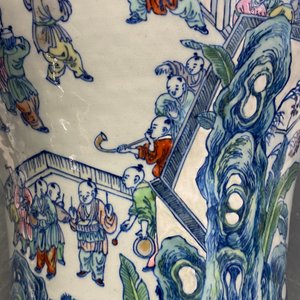 Een Chinese doucai '100 jongens' vaas, Yongzheng/Qianlong — foto 30