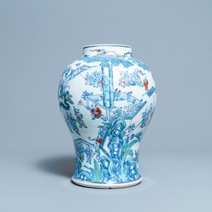 Een Chinese doucai '100 jongens' vaas, Yongzheng/Qianlong — foto 3