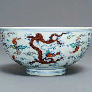 Een Chinese doucai 'draken' kom, Chenghua merk, Kangxi — foto 2