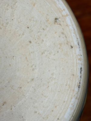 Een Chinese doucai 'lotusrol' pot met deksel, Kangxi/Yongzheng — foto 15