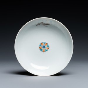 Een Chinese doucai schotel, Yongzheng merk, 19/20e eeuw — foto 1