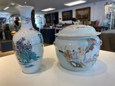 Een Chinese doucai vaas en een qianjiang cai dekselpot, 19/20e eeuw — foto 1