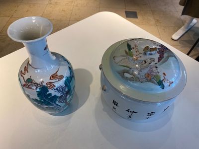 Een Chinese doucai vaas en een qianjiang cai dekselpot, 19/20e eeuw — foto 3
