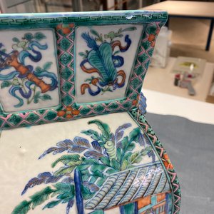 Een Chinese doucai vaas met olifantenoren, Qianlong/Jiaqing — foto 46