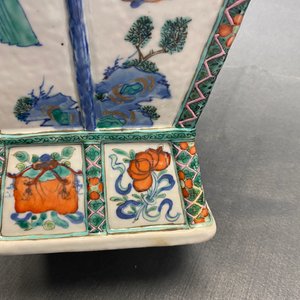 Een Chinese doucai vaas met olifantenoren, Qianlong/Jiaqing — foto 56