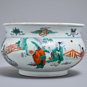 Een Chinese doucai wierookbrander met figuren in een landschap, Chenghua merk, Kangxi — foto 1