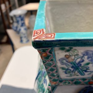 Een Chinese doucai 'Xi Xiang Ji' vaas, Qianlong/Jiaqing — foto 15