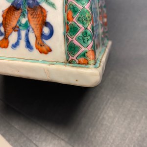 Een Chinese doucai 'Xi Xiang Ji' vaas, Qianlong/Jiaqing — foto 26