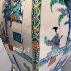 Een Chinese doucai 'Xi Xiang Ji' vaas, Qianlong/Jiaqing — foto 32