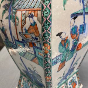 Een Chinese doucai 'Xi Xiang Ji' vaas, Qianlong/Jiaqing — foto 41