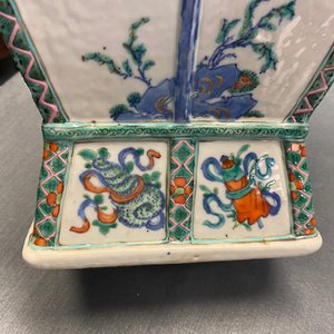 Een Chinese doucai 'Xi Xiang Ji' vaas, Qianlong/Jiaqing — foto 43