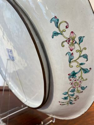 Een Chinese 'draken' schotel in Canton email, Kangxi merk, Qianlong — foto 10