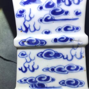 Een Chinese driedelige altaar garnituur met Boeddhistische leeuwen, 19e eeuw — foto 15
